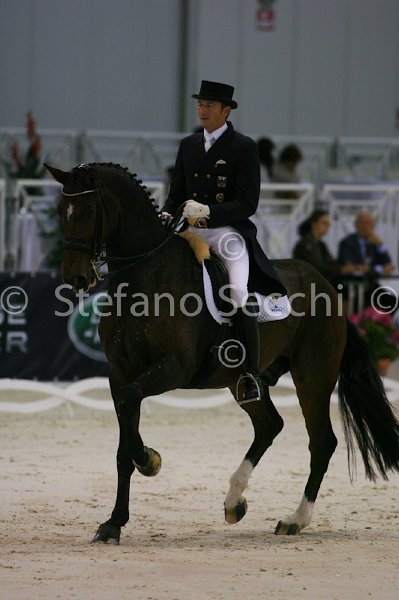 LAUGKS_MEGGLE\'S WELTTALL_MILANO_2011_SS2_2466.jpg